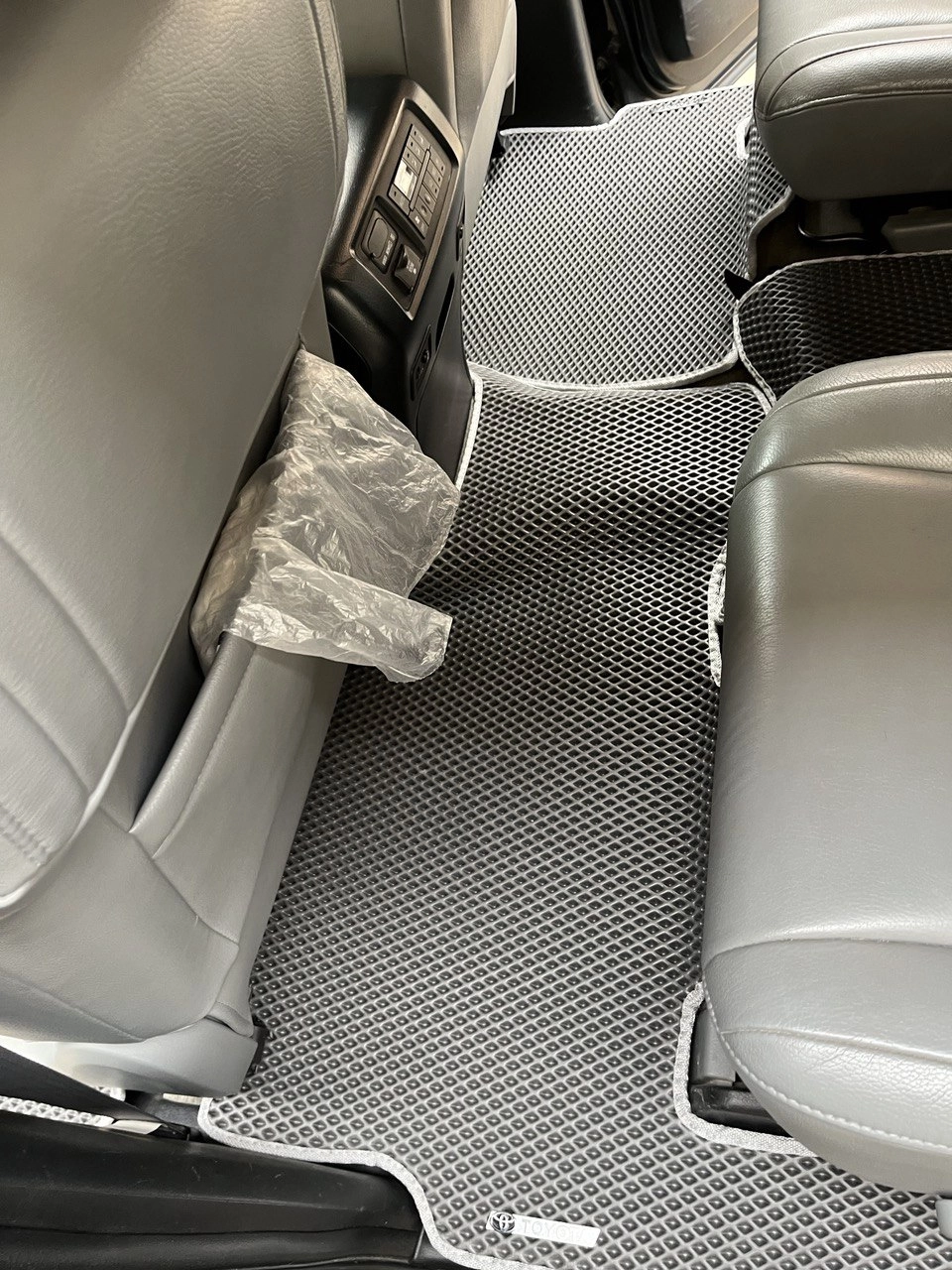 коврики эва для toyota-sequoia-ii-2008-2017_10-05-24_12-42-27_342.webp