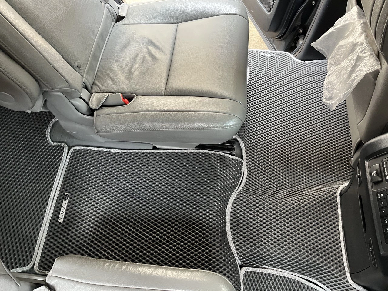 коврики эва для toyota-sequoia-ii-2008-2017_10-05-24_12-43-23_527.webp