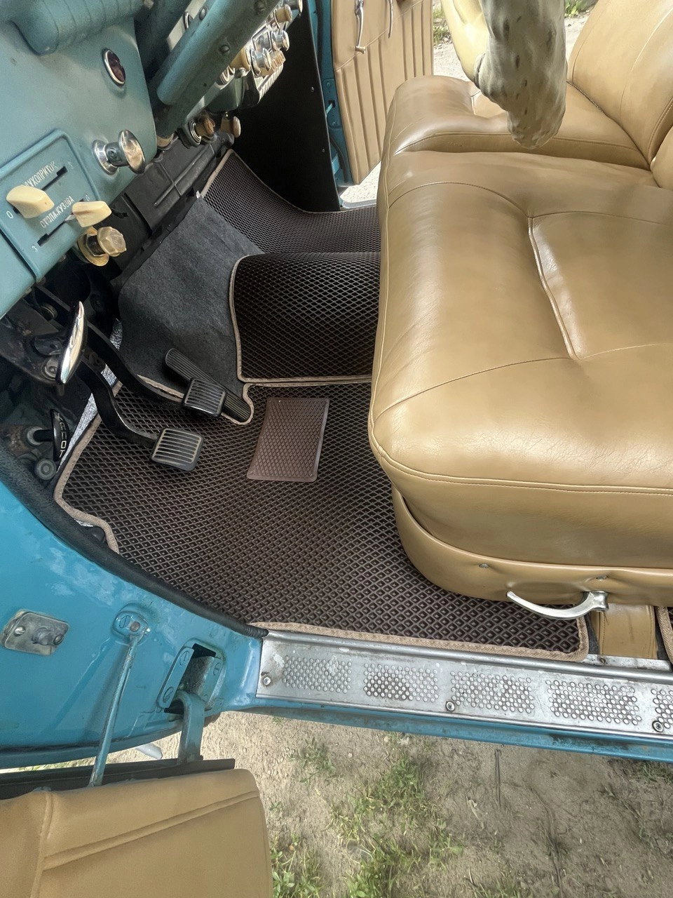 коврики эва для gaz-gaz-21-volga-1956-1970_01-07-24_03-53-09_282.webp