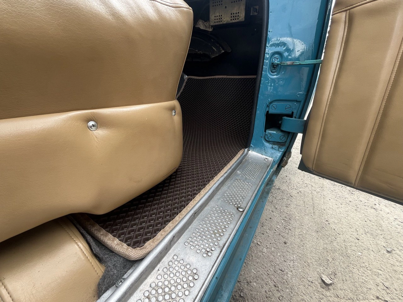 коврики эва для gaz-gaz-21-volga-1956-1970_01-07-24_03-53-09_297.webp