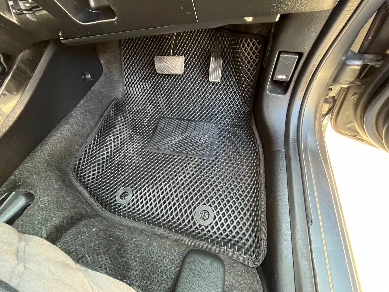 коврики эва для honda-fit-shuttle-i-pravyy-rul-2011-2013_22-08-24_01-59-56_413.webp